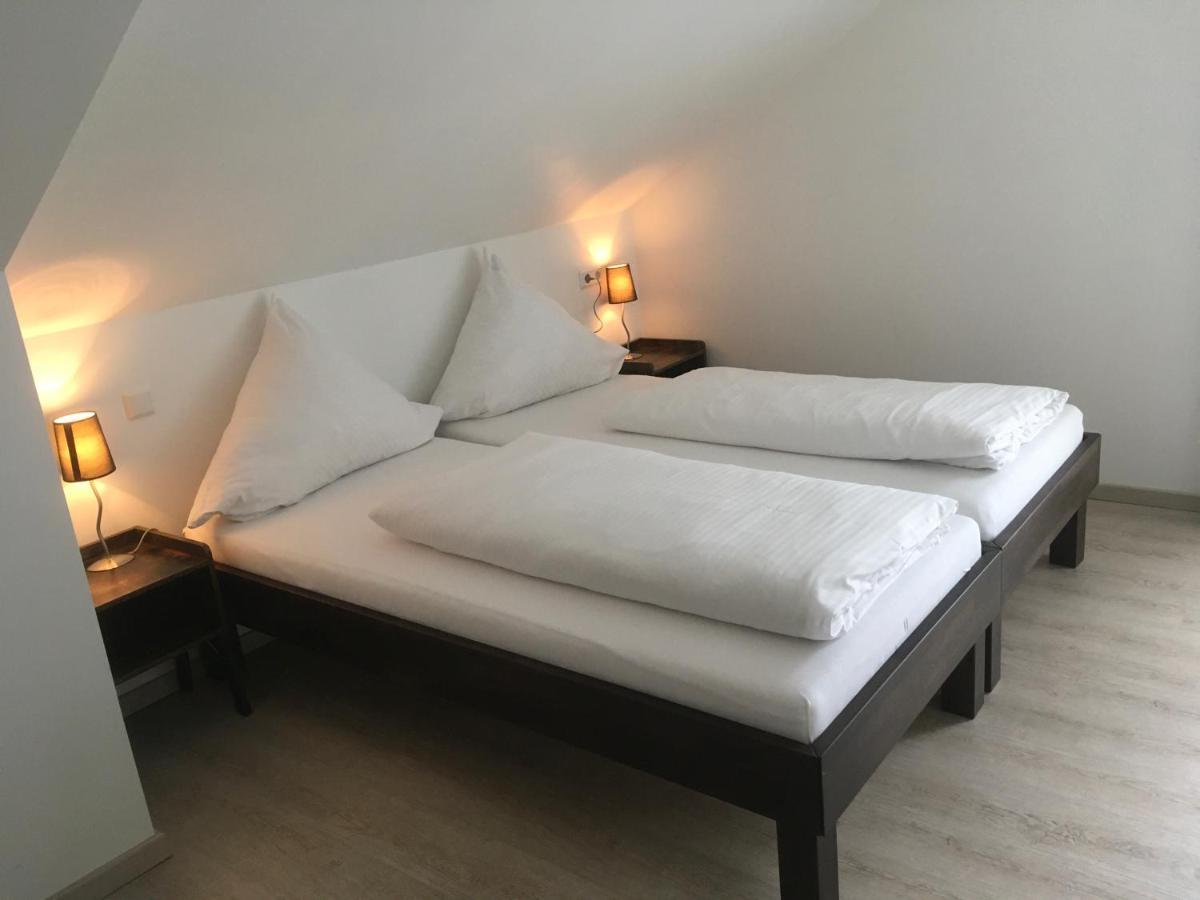 Hotel-Pension Zum Paradies วิลลิงเงิน ภายนอก รูปภาพ