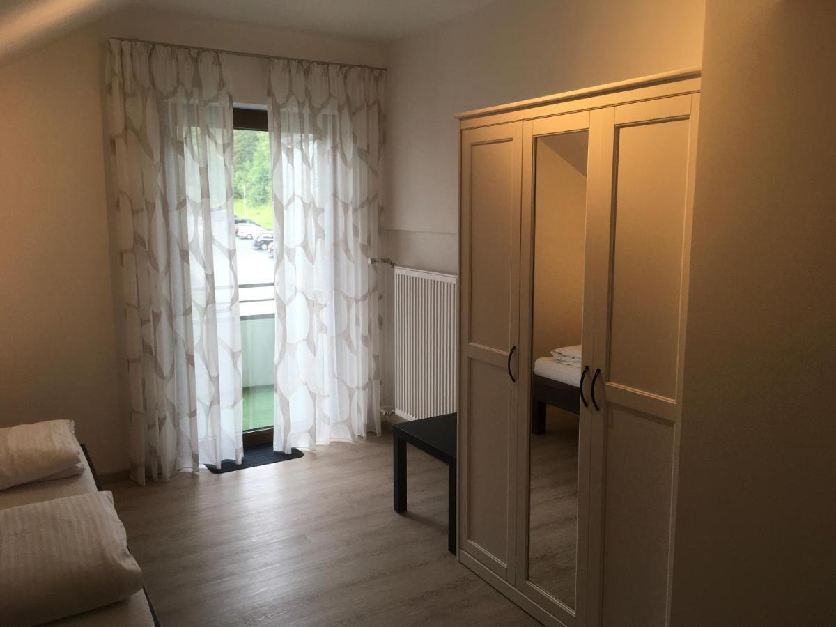 Hotel-Pension Zum Paradies วิลลิงเงิน ภายนอก รูปภาพ