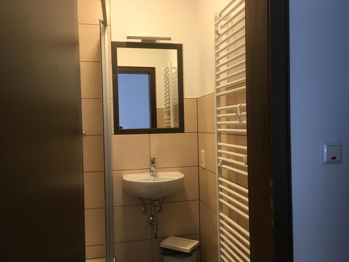Hotel-Pension Zum Paradies วิลลิงเงิน ภายนอก รูปภาพ