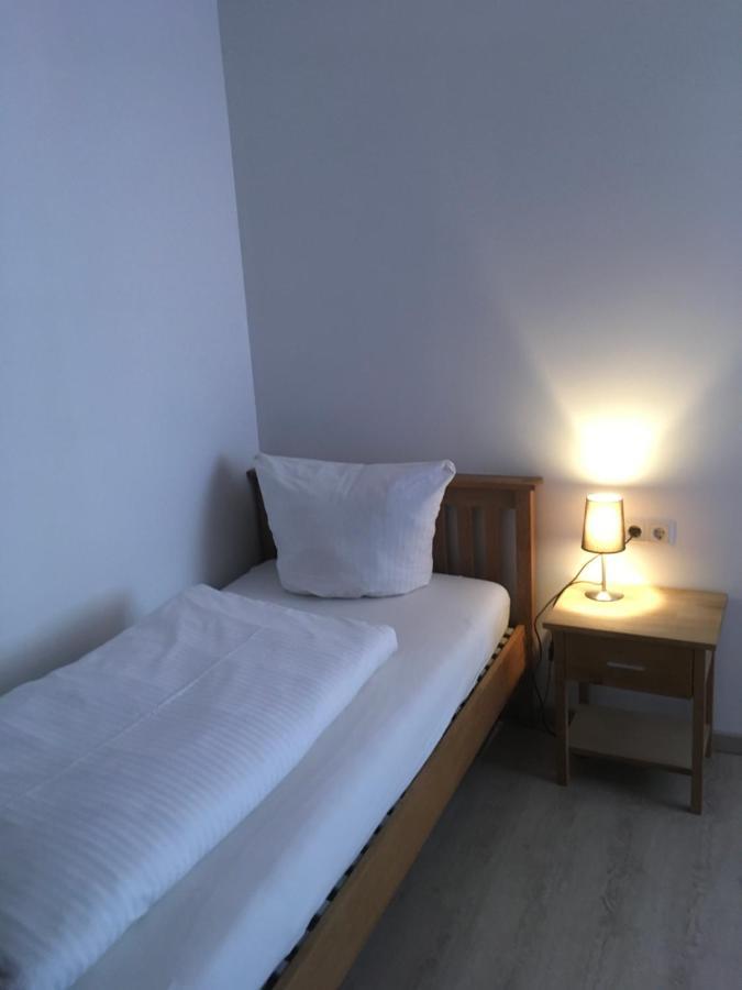 Hotel-Pension Zum Paradies วิลลิงเงิน ภายนอก รูปภาพ