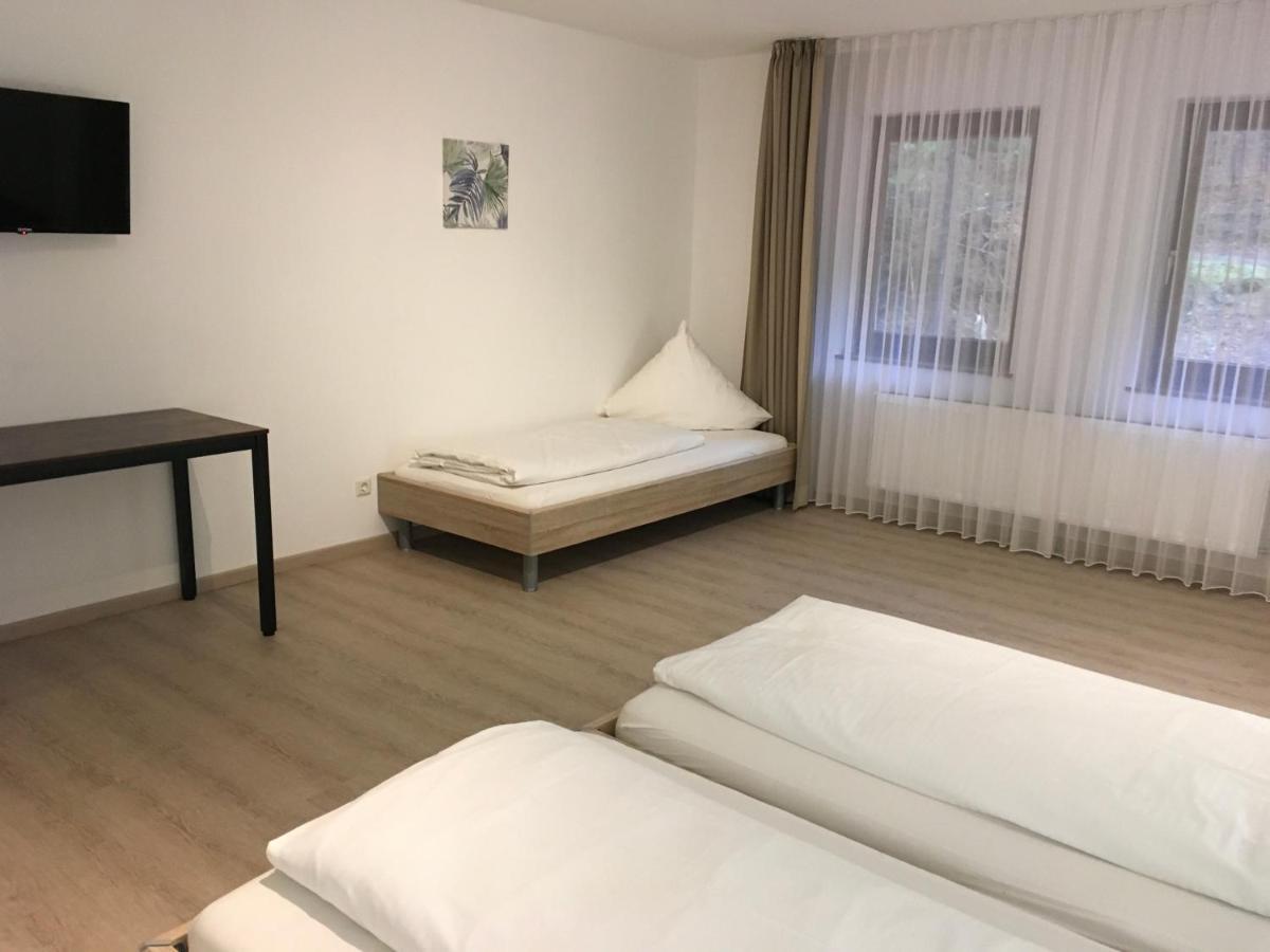 Hotel-Pension Zum Paradies วิลลิงเงิน ภายนอก รูปภาพ