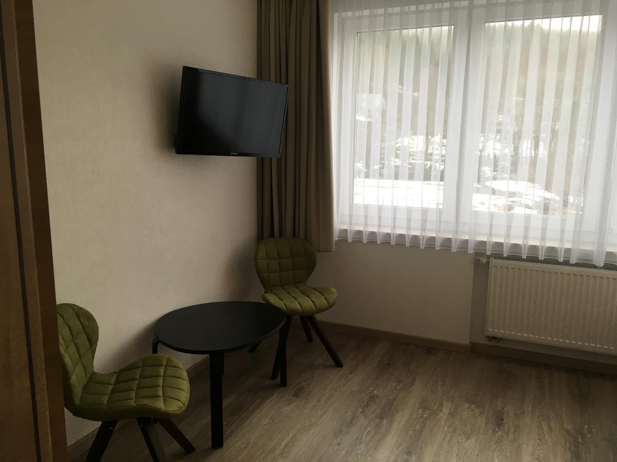 Hotel-Pension Zum Paradies วิลลิงเงิน ภายนอก รูปภาพ