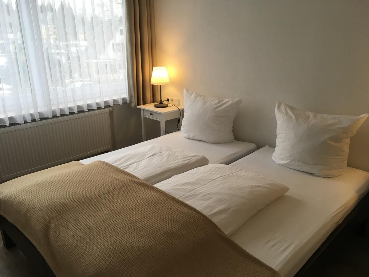 Hotel-Pension Zum Paradies วิลลิงเงิน ภายนอก รูปภาพ