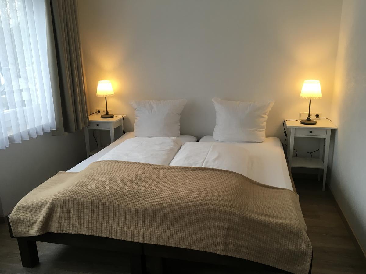 Hotel-Pension Zum Paradies วิลลิงเงิน ภายนอก รูปภาพ