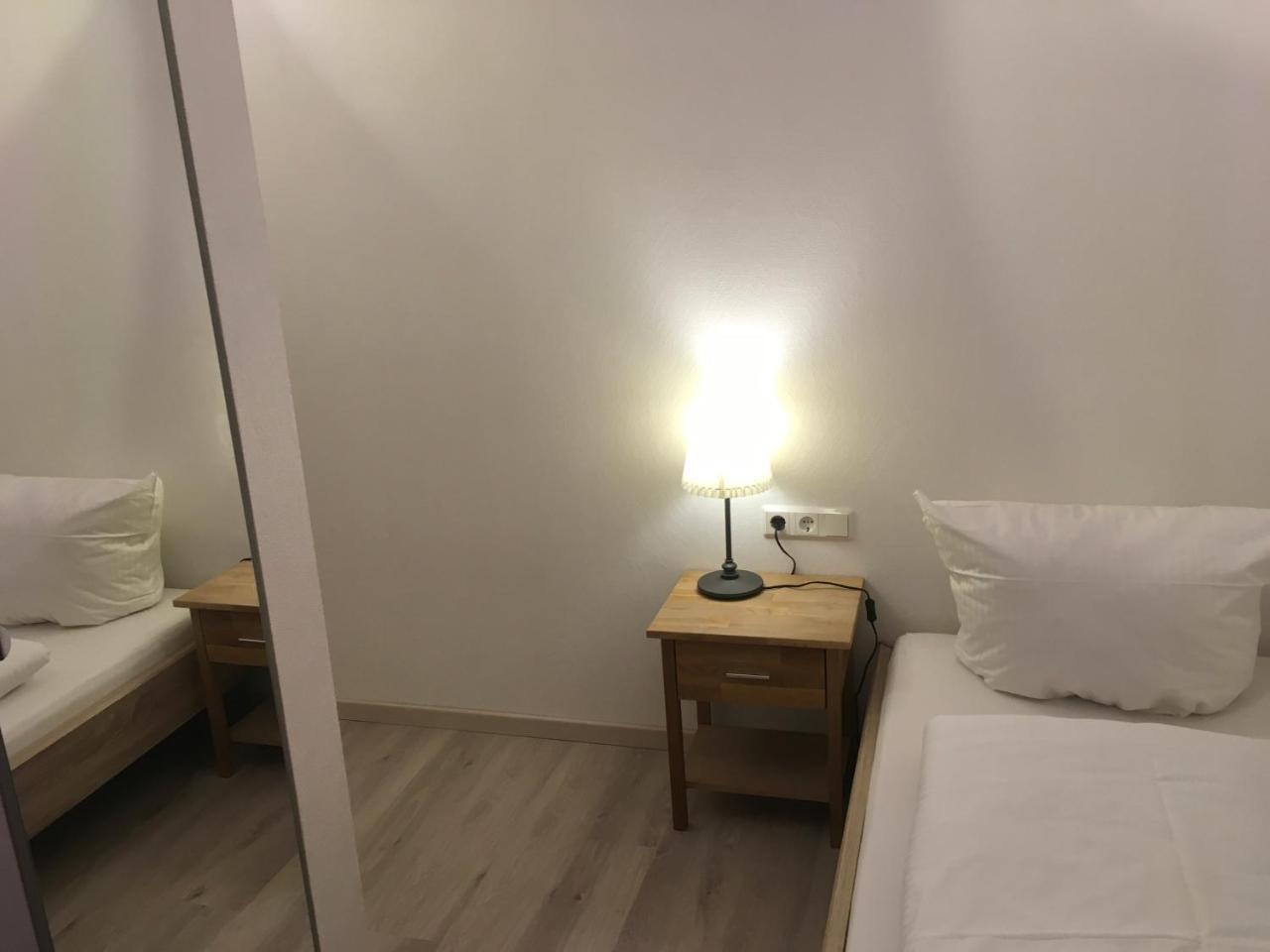 Hotel-Pension Zum Paradies วิลลิงเงิน ภายนอก รูปภาพ